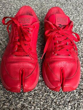 Maison Margiela x Reebok Red Classic Leather Tabi Sneakers Mens 9 Kawaii Luxury